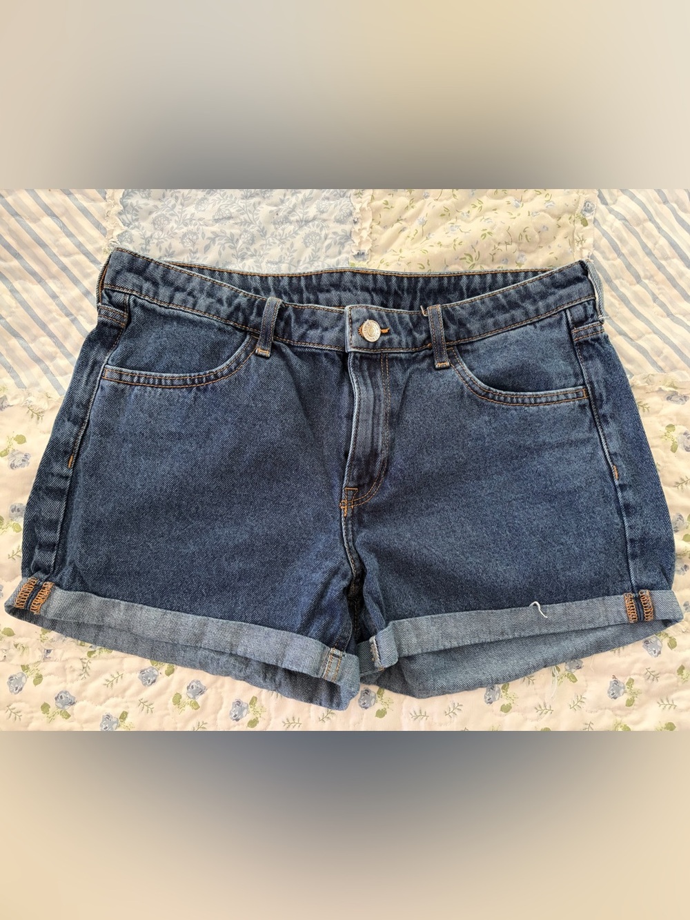 Classic Mid-Rise Cuffed Denim Shorts - Blue